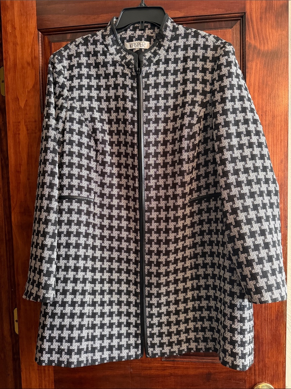 Kasper Black & White Houndstooth Zip-Front blazer